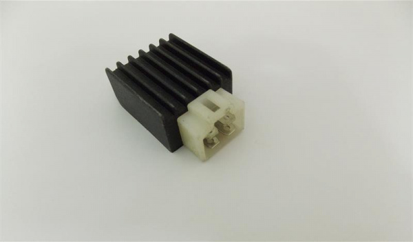 Y0028 Стабилизатор напряжения