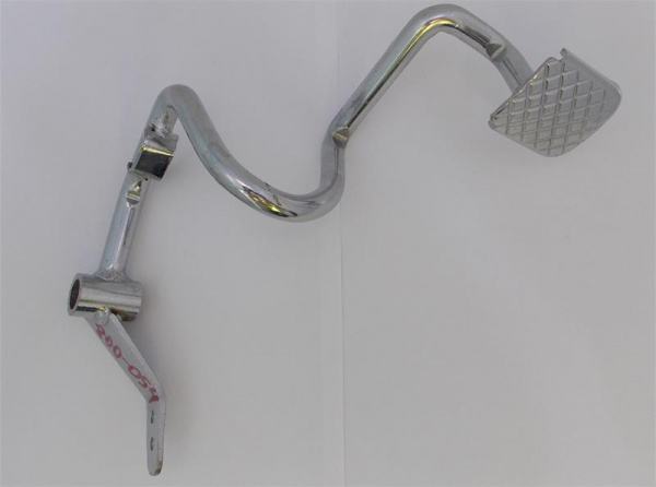 800-054 Рычаг заднего тормоза (74)